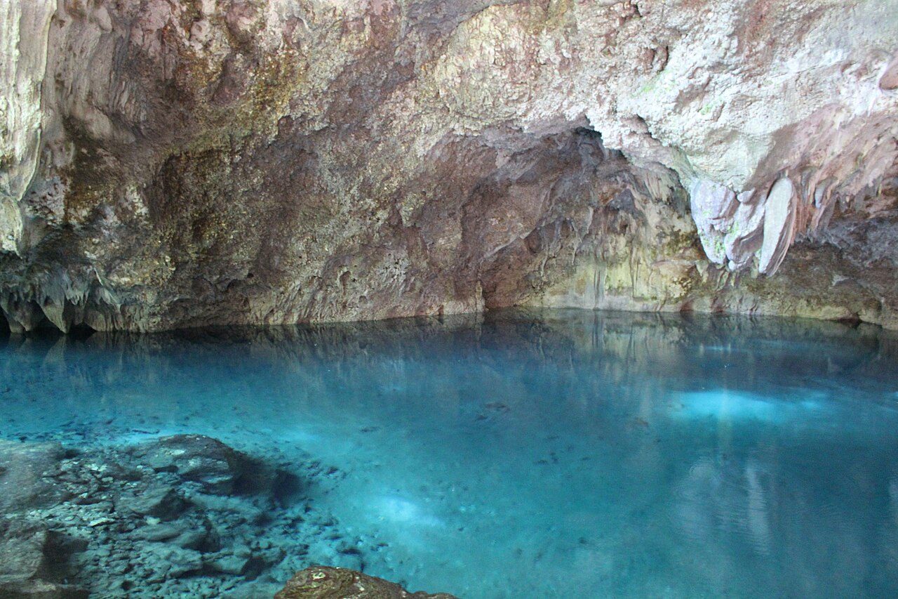 Cueva de los Tres Ojos